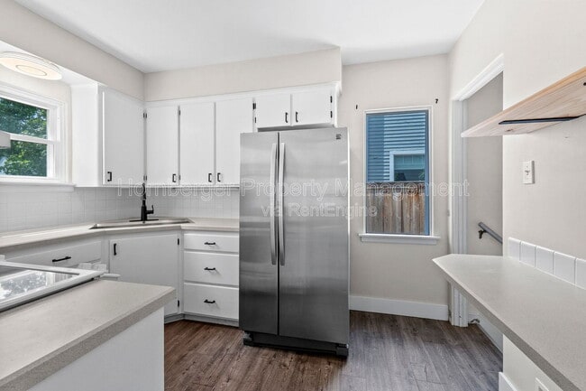 Photo - 807 E 40th Ave