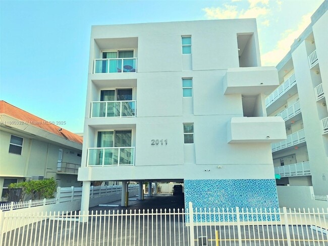 Building Photo - 2011 Bay Dr Unit 13
