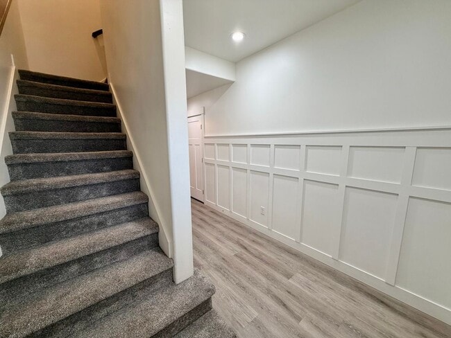 Photo - 428 1625 N