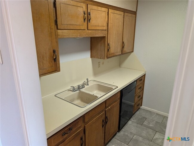 Photo - 1002 Charisse St