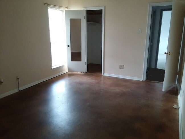 Photo - 1908 Hood Cir