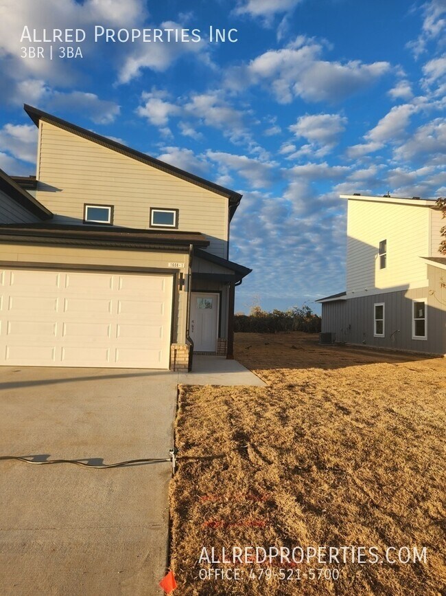 Photo - 1608 Casuarina Dr