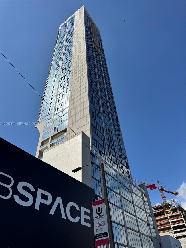 Building Photo - 20 NE 11th St Unit 3012B