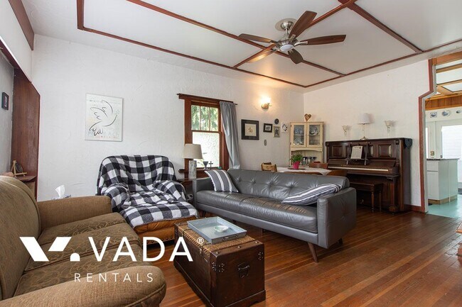 Photo - Downtown 2 Bedroom 2 Level House Rental 37...