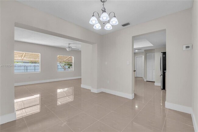 Photo - 8400 NW 25th St