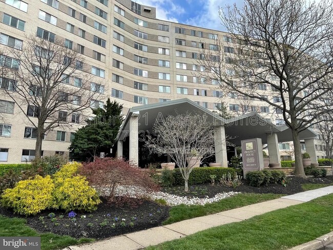 Building Photo - 1200 N Nash St Unit 214 Rental