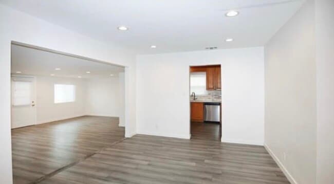 Photo - 10920 Mather Ave