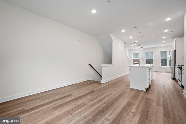 Photo - 210 Sundrop Ln