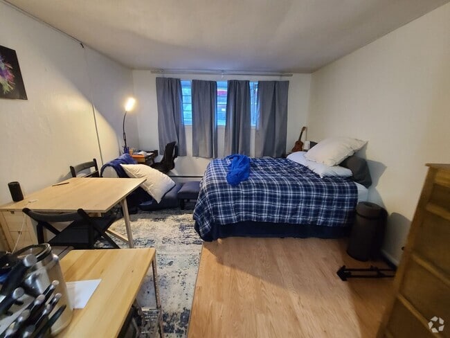 Building Photo - Cozy Studio - Off Street Parking - On Site... Unit 107 Rental