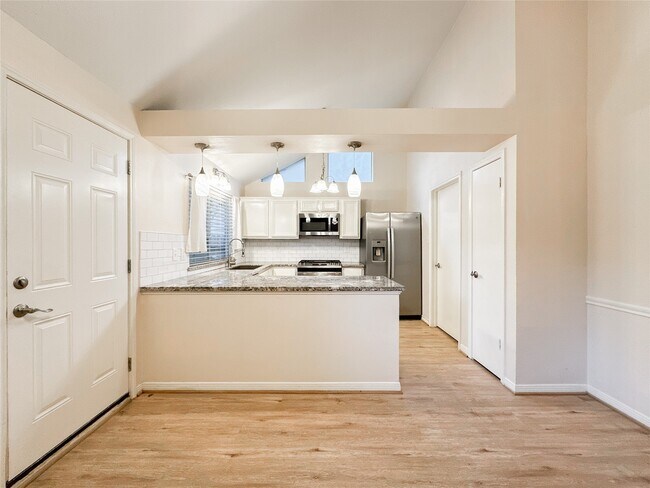 33 N Rain Forest Ct
