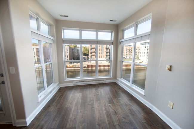 Photo - 1915 N Water St