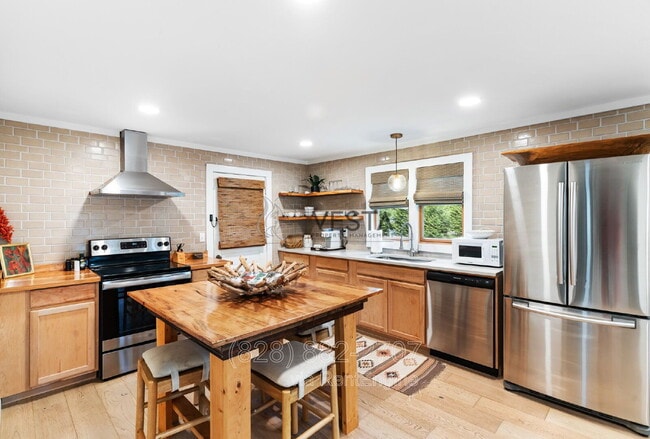 Photo - 435 Reems Creek Rd