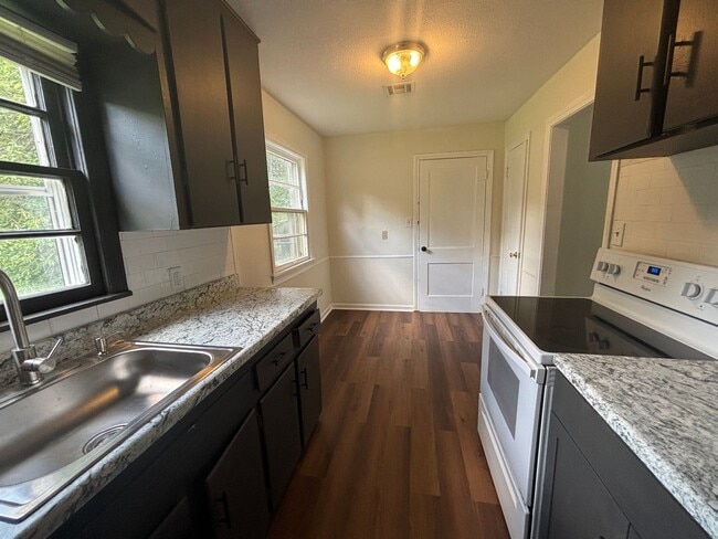 Photo - 2 Bedroom, 1 Bathroom Home with Spacious Family Room & Fenced Backyard