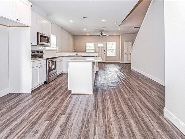 Building Photo - 6629 Phillips St Rental