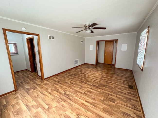 Photo - 407 S Oak St