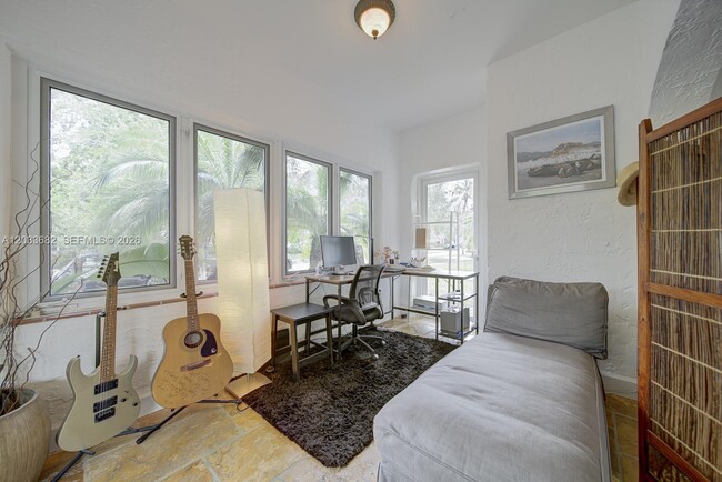 Photo - 1212 Medina Ave