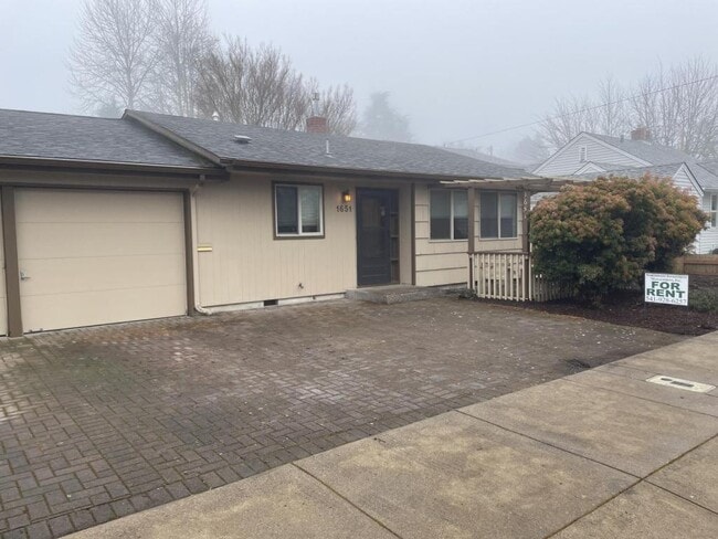 Building Photo - 1651 NW Taylor Ave