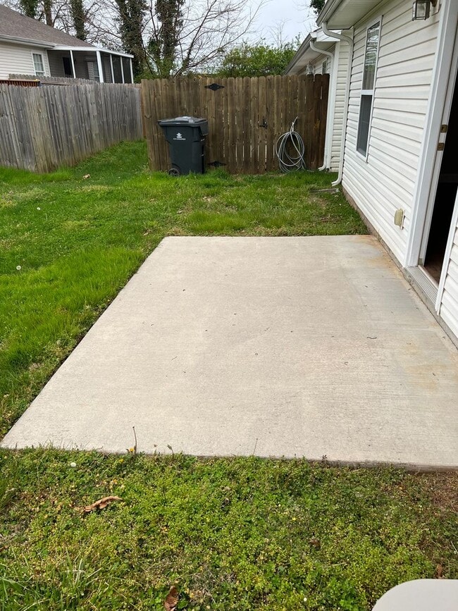 Photo - Knoxville 37912 - 2 bedroom, 2 bath condo with a 1-car garage - Call Lisa Vineyard and Shannon Ru...