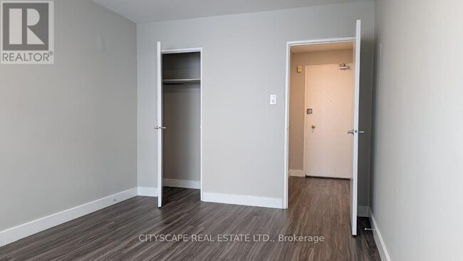 Photo - 85 Wellesley St E Unit 909