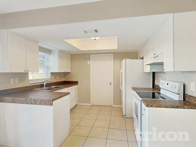 Photo - 1115 Oakhill St