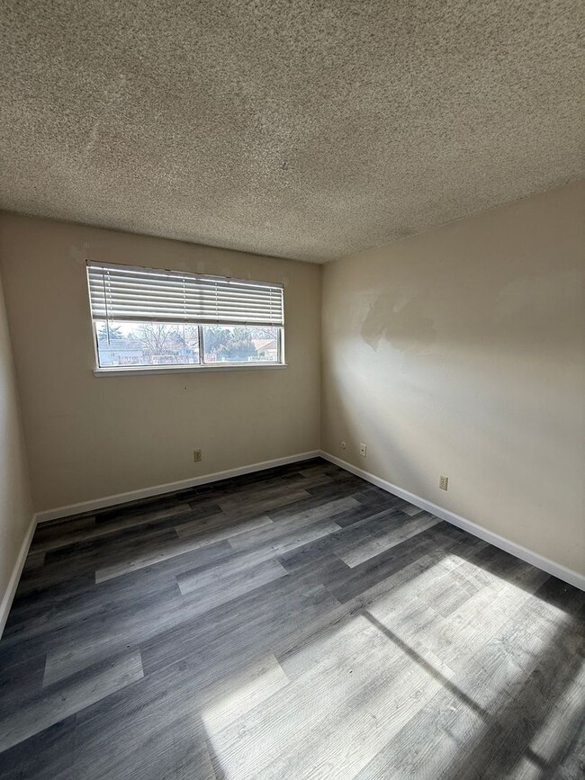 Photo - 2171 Rock Blvd