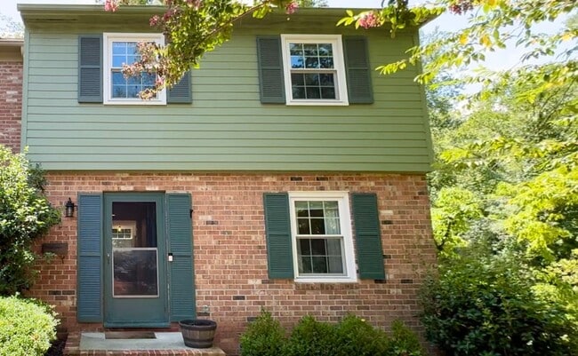 Building Photo - Close to Stonefield Shopping, UVA and walk... Rental