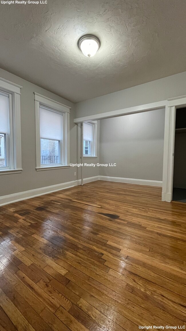 Building Photo - 64 Woodstock Ave Unit 4 Rental