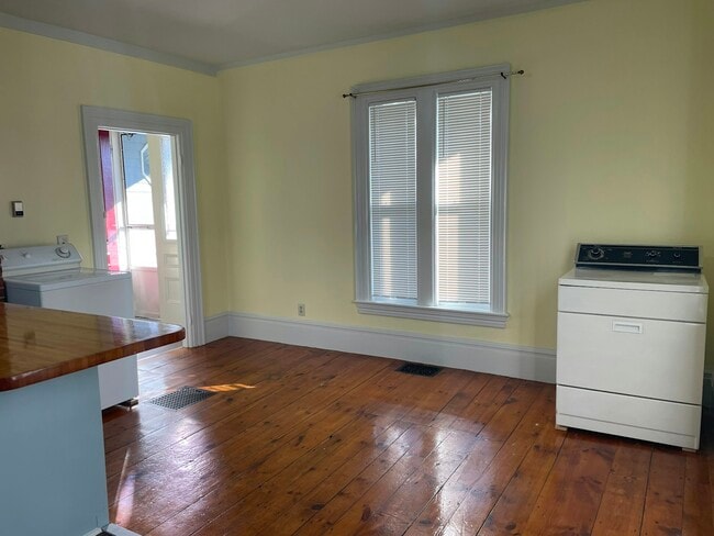 Building Photo - 102 Market St Unit 1 Rental