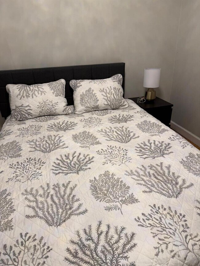 Building Photo - 1255 Pennsylvania Ave Unit 108