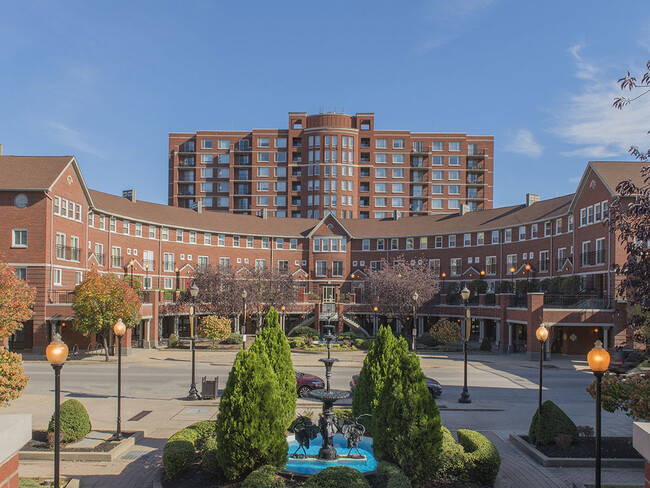 Crescent Centre luxury apartments in Downtown Louisville, Kentucky - Crescent Centre Apartamentos