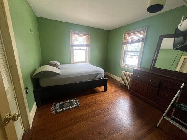 Photo - 834 Edward St