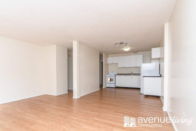 Photo - Thomas Manor