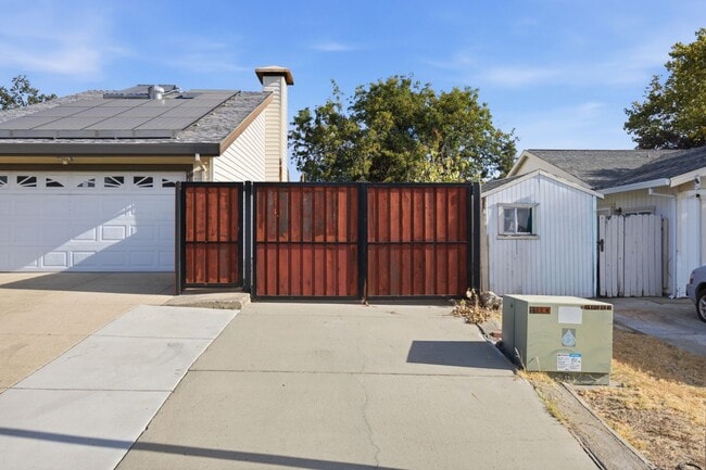 7113 Mountainside Dr