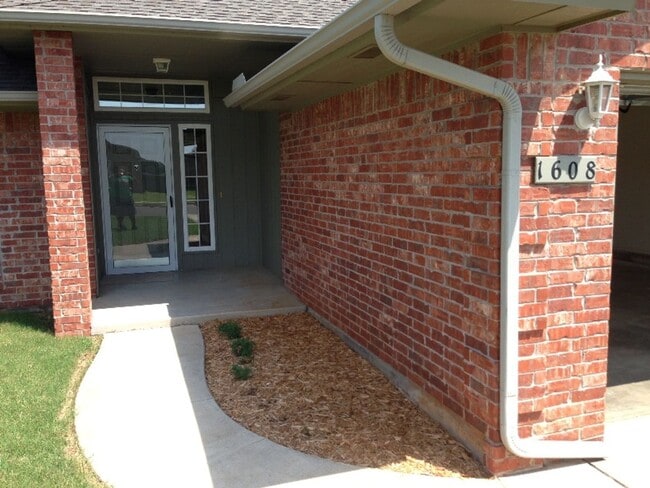 Photo - 3 Bed + Office - Moore Schools - Must See