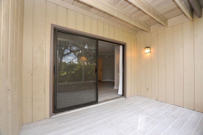 Photo - 622 Olde Camelot Cir
