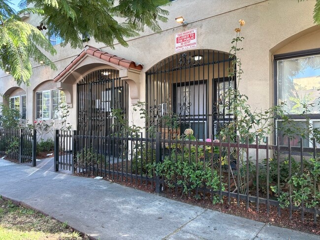 Building Photo - 5306 Romaine Street