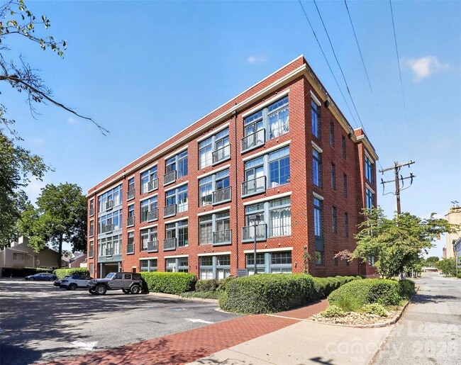 Photo - 626 N Graham St Unit 205