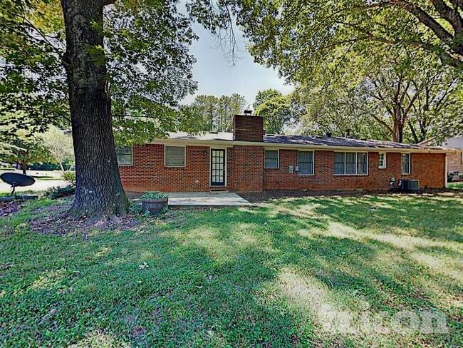 Photo - 4076 Parkway Cir NW