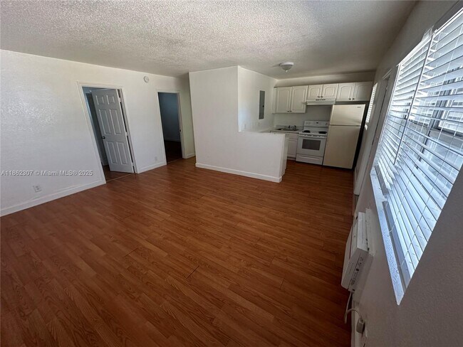 Photo - 300 SW 4th Ct Unidad 3