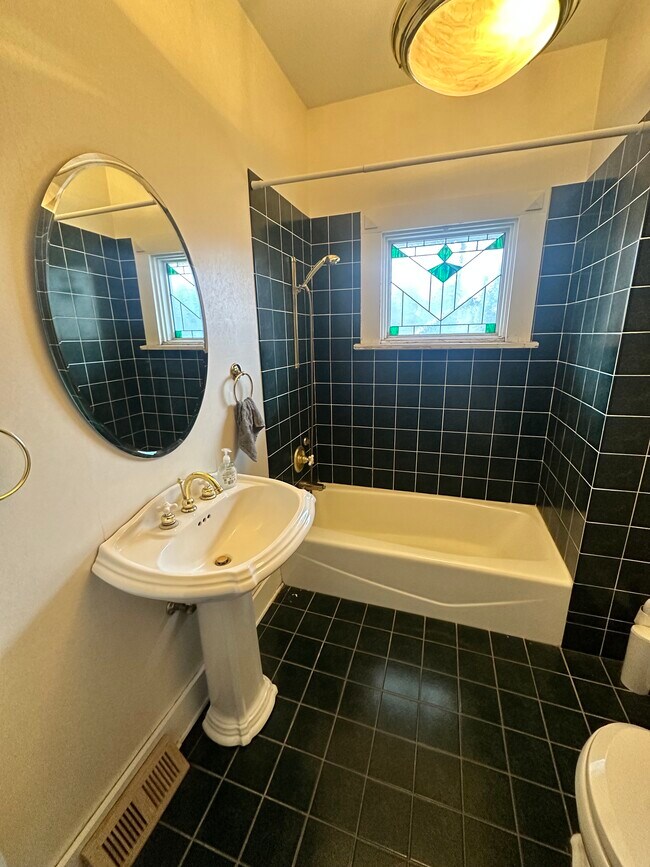 Photo - 31 Edgehill Ter