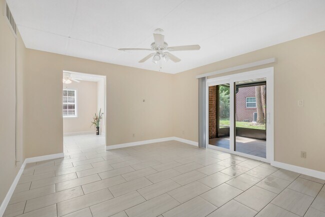 1120 84th Ave N Unit A