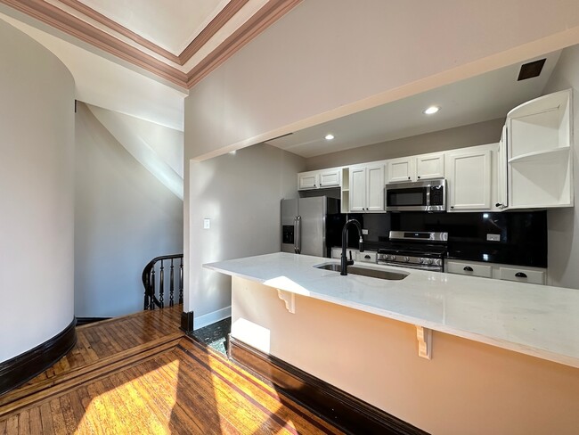 Photo - 238 S Ashland Ave Unit 2HT