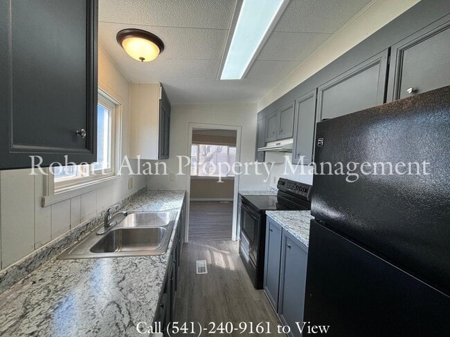 Photo - 4008 NE Riverside Ave