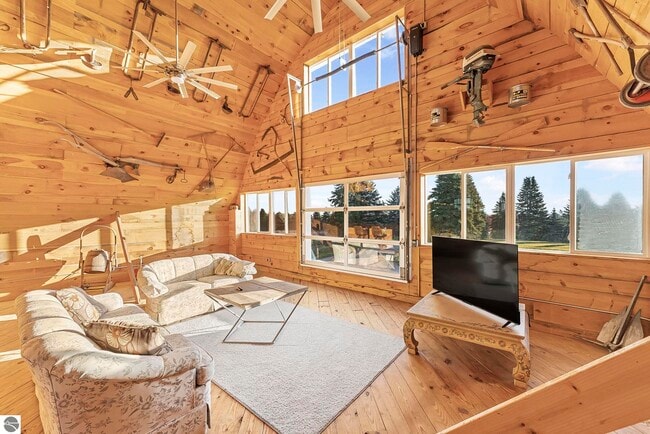 Building Photo - 0000 Montague Rd