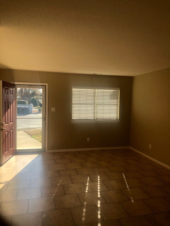 Photo - Beautiful Townhome 2Bed/ 1 Bath