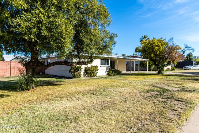 Photo - 3930 E Oak St