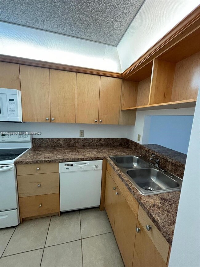 Photo - 824 Twin Lakes Dr Unit 18-F