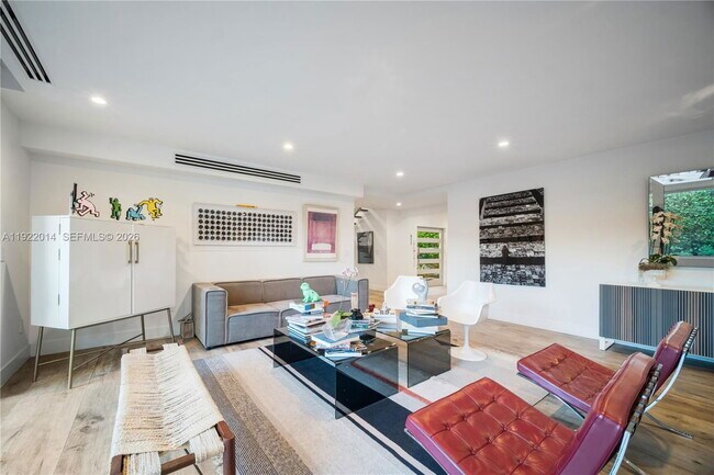 Photo - 79 Shore Dr W