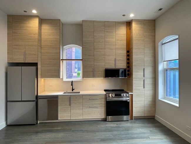 1057 N Wolcott Ave