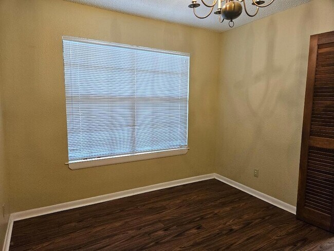 Photo - 16 N Ave B Unidad B